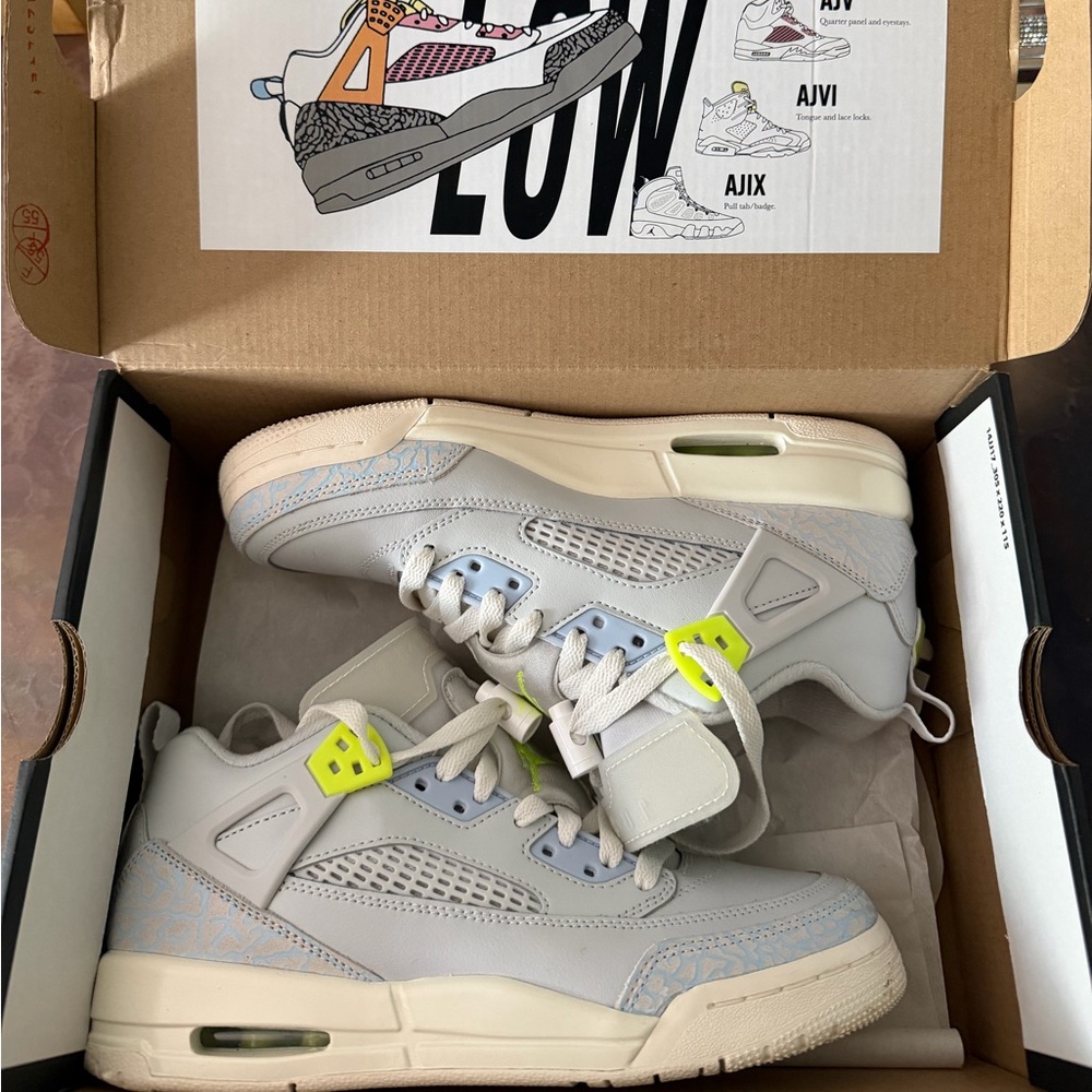 Jordan Spizike Low BG in Photon Dust and Volt